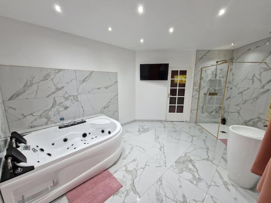Maison Chic Avec Jacuzzi Nogent Sur Oise Yaospa60 Ngoại thất bức ảnh